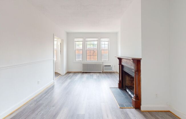 Top Floor Recently Updated MacArthur Blvd One Bedroom W/Parking Included