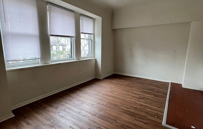 1 bed, 1 bath, 428 sqft, $1,095, Unit 3303-3F