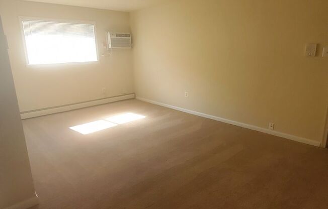 1 bed, 1 bath, 725 sqft, $1,350, Unit A08