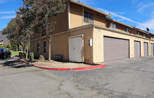 3 beds, 2 baths, $2,495, Unit Unit 12