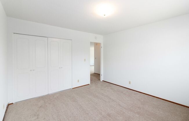 2 beds, 1 bath, $2,300, Unit E