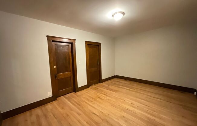 2 beds, 1 bath, $895