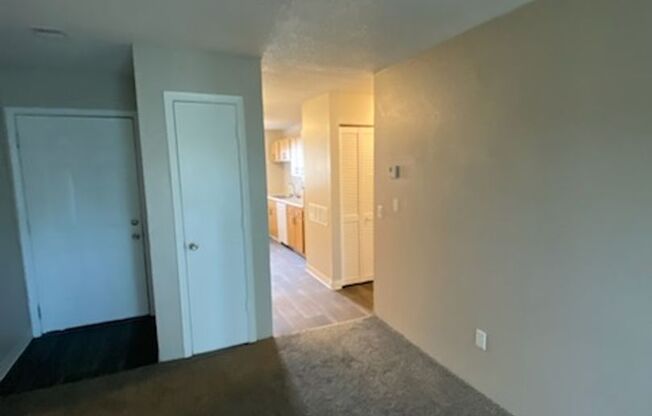 2 beds, 2 baths, 856 sqft, $869, Unit 2827-1806