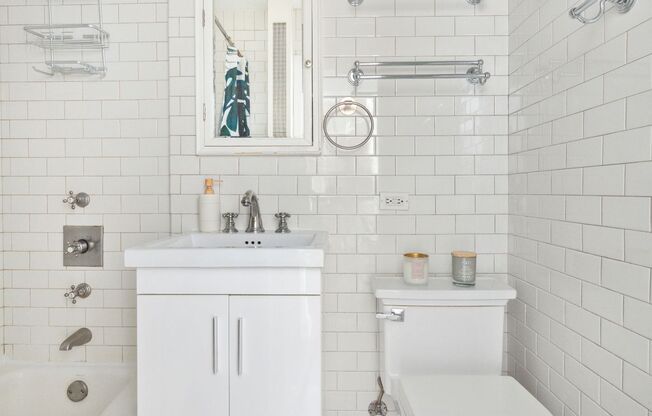 332 W 101 ST