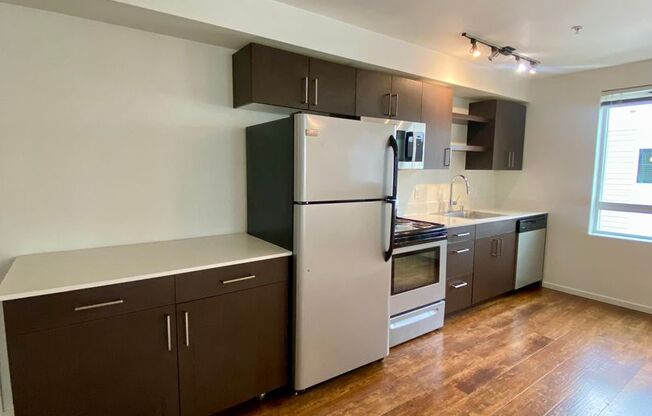 1 bed, 1 bath, 655 sqft, $2,295, Unit 2407-A