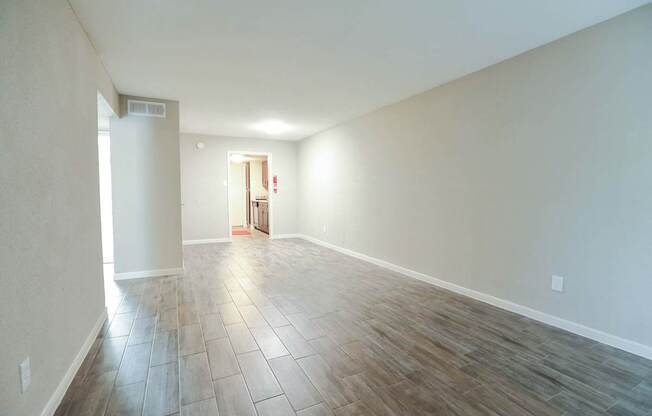 Living room area with wood floors at Willow Creek Apartments, Texas, 77012