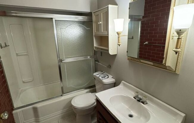 3 beds, 1 bath, $1,080