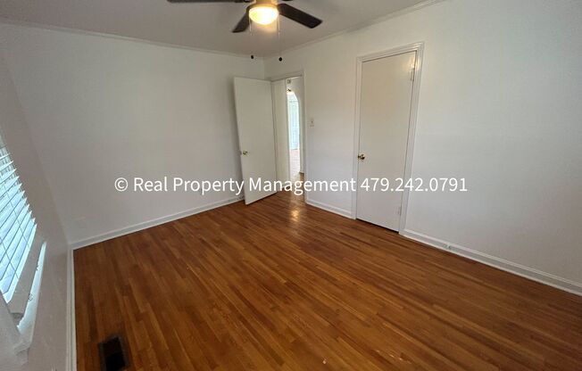 2 beds, 1 bath, $1,100