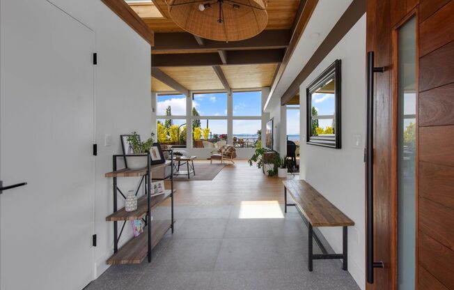 4Bd/3.25Ba Shoreline House