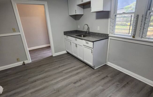 2 beds, 1 bath, $950, Unit Unit 5