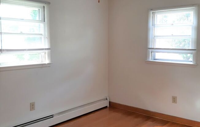 2 beds, 1 bath, 903 sqft, $1,290, Unit A-2