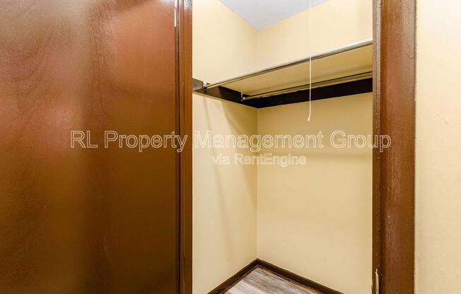 2 beds, 1 bath, 775 sqft, $825, Unit A