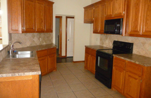 3 beds, 2 baths, $1,500