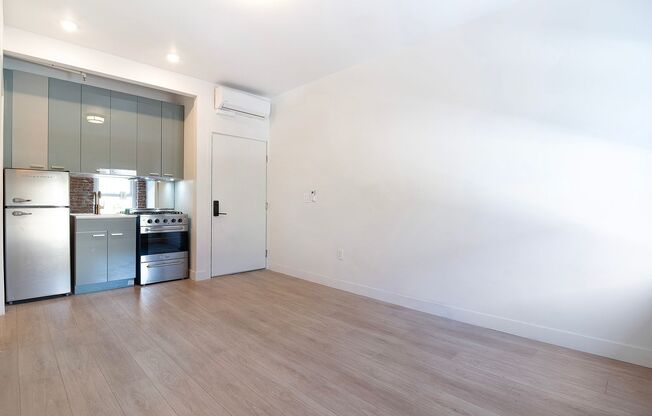 Studio, 1 bath, 223 sqft, $2,180, Unit 301