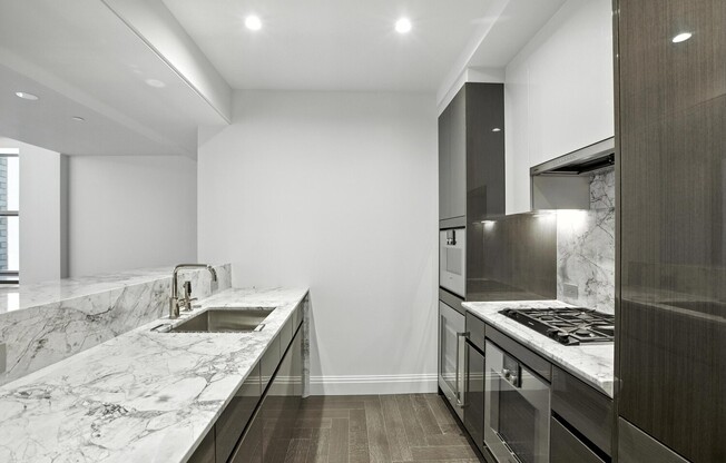 301 AVE 2217