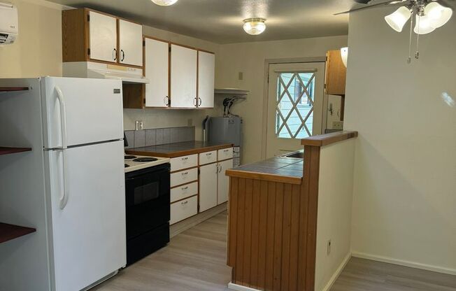 2 beds, 1 bath, $1,495, Unit # 3