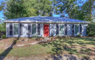 3 bedroom, 2 bathroom in Fairhope!