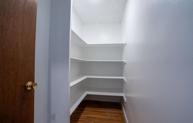 2 beds, 1 bath, 715 sqft, $950, Unit F304