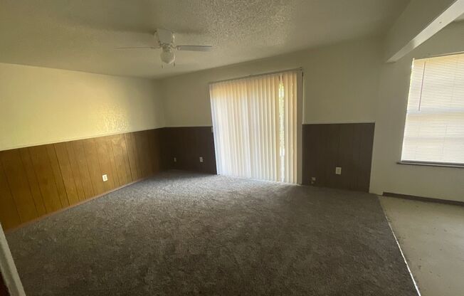 3 beds, 1 bath, $950