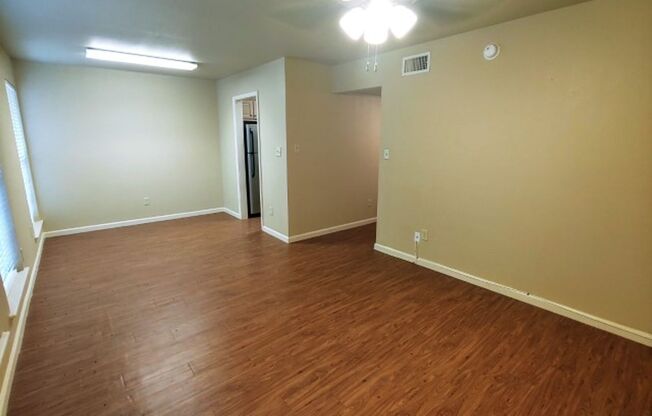 2 beds, 1 bath, 880 sqft, $750, Unit 109 Barton Street #23