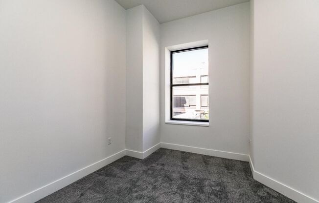 2 beds, 1 bath, 985 sqft, $1,150, Unit Dows Building - 314