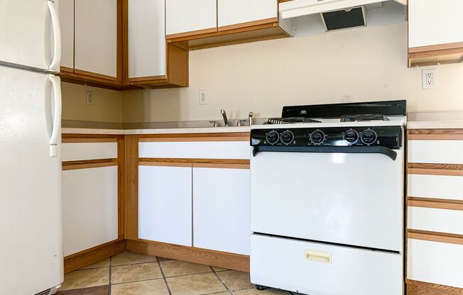 Studio, 1 bath, 540 sqft, $919, Unit 528 Candelaria NW