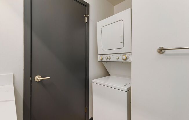 1 bed, 1 bath, 634 sqft, $2,345, Unit 215