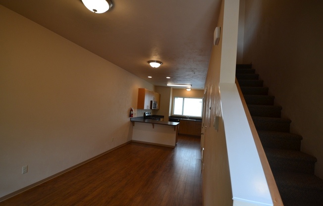 2 beds, 1.5 baths, 850 sqft, $1,700, Unit 30