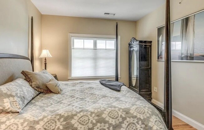 2 beds, 2 baths, 940 sqft, $3,000, Unit 5-2