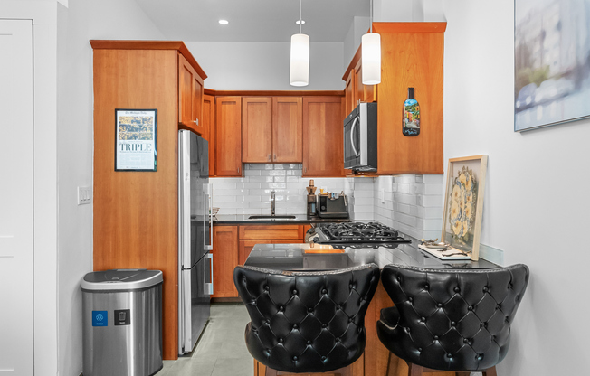 134 E 16 ST
