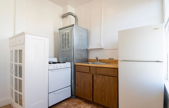 Studio, 1 bath, 616 sqft, $2,195, Unit 18