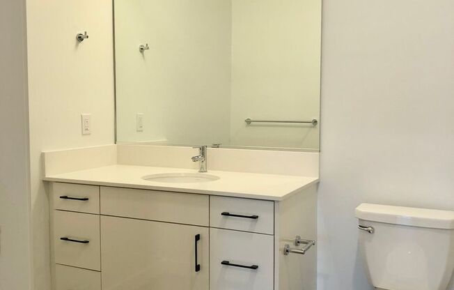 2 beds, 2 baths, 976 sqft, $3,650, Unit 519