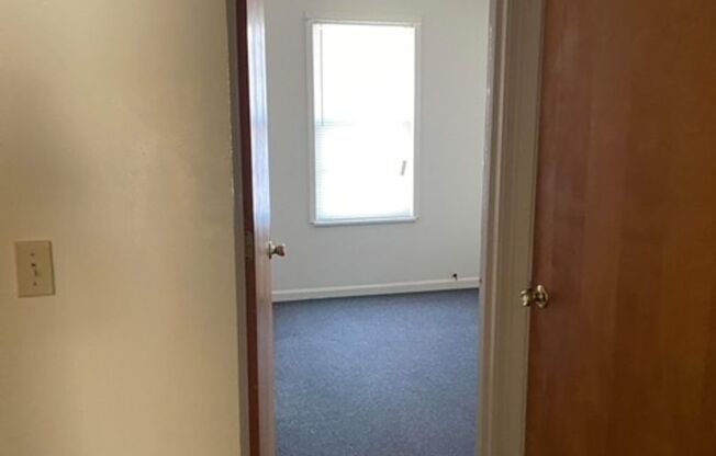 2 beds, 1 bath, 900 sqft, $755