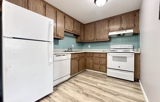6 OLD COLONY LN