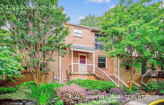 1762 DOGWOOD DR