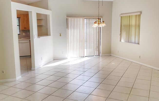 2 beds 2 Baths Single Family Home in the Heart of Boynton Beach