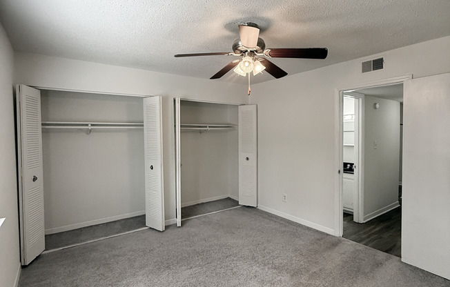 2 beds, 1 bath, 800 sqft, $1,100, Unit K4