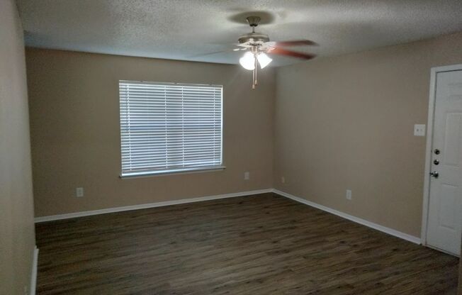 2 beds, 2.5 baths, 1,376 sqft, $1,525, Unit 18