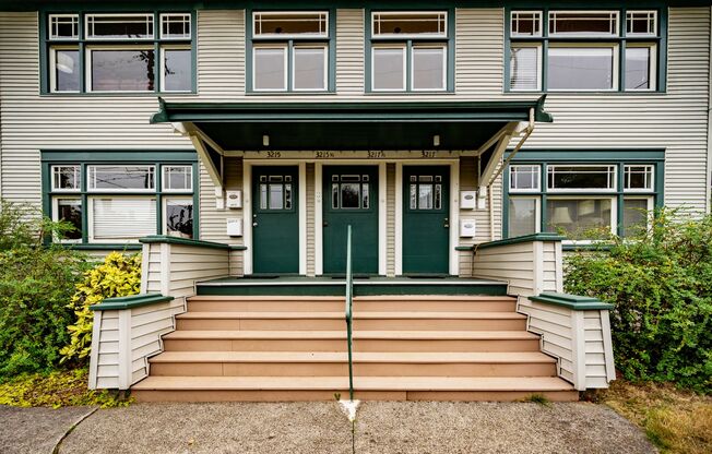 Charming 1BR/1BA Main Floor View Unit in Desired Neighborhood (Sunset Hill)