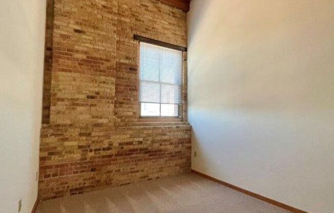 2 beds, 1 bath, 864 sqft, $1,800, Unit 510