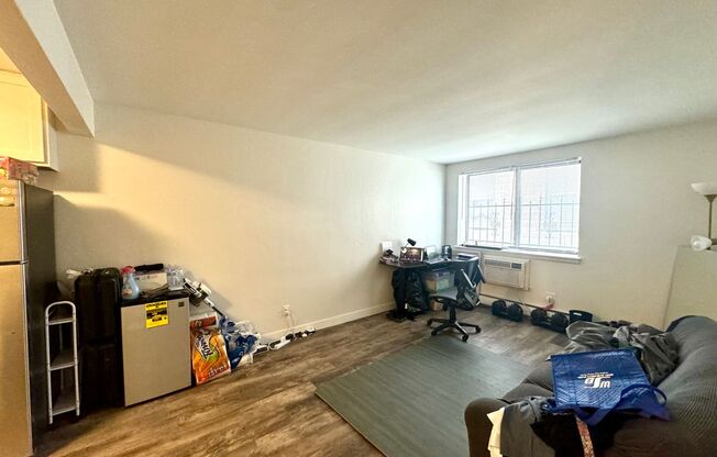 1 bed, 1 bath, $1,095, Unit 101