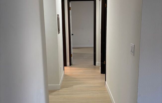 2 beds, 1 bath, 1,050 sqft, $995, Unit 215-307B