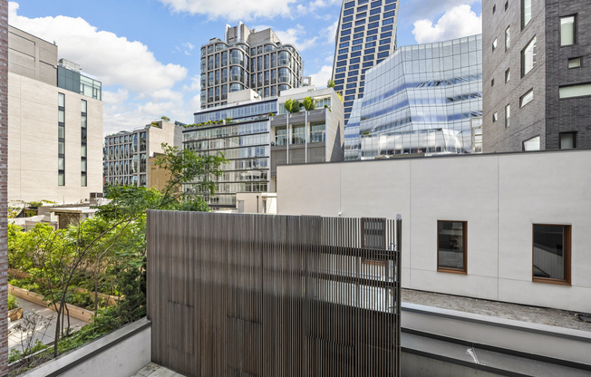 532 W 20 ST