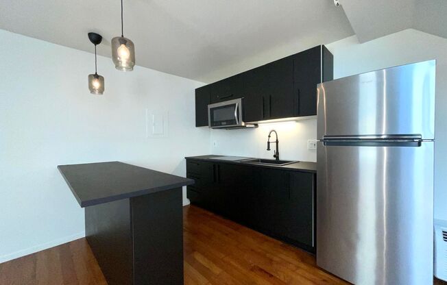 1 bed, 1 bath, $2,099