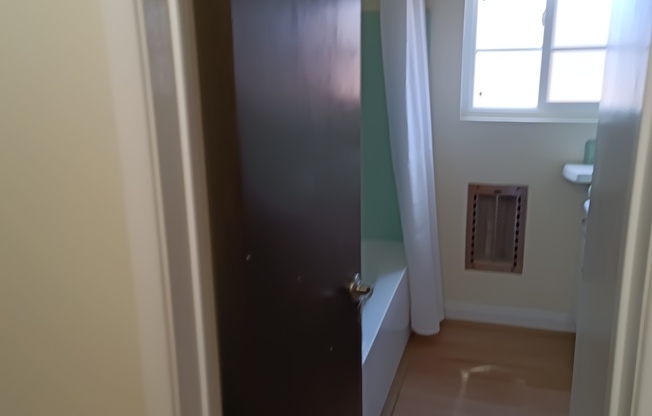 2 beds, 1 bath, 1,000 sqft, $2,550, Unit F