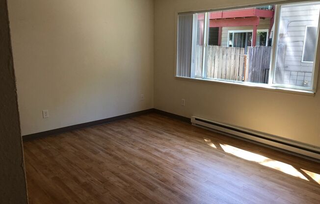 2 beds, 1 bath, 850 sqft, $1,175, Unit 39