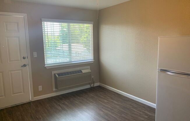 Studio, 1 bath, 270 sqft, $925, Unit D210