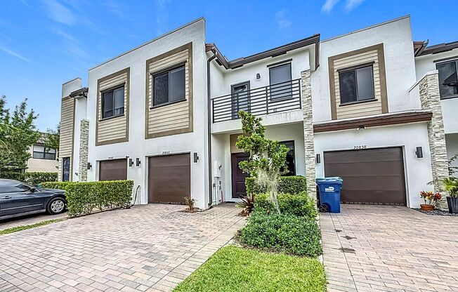 Gorgeous 4 bedroom Townhouse close to Aventura Mall