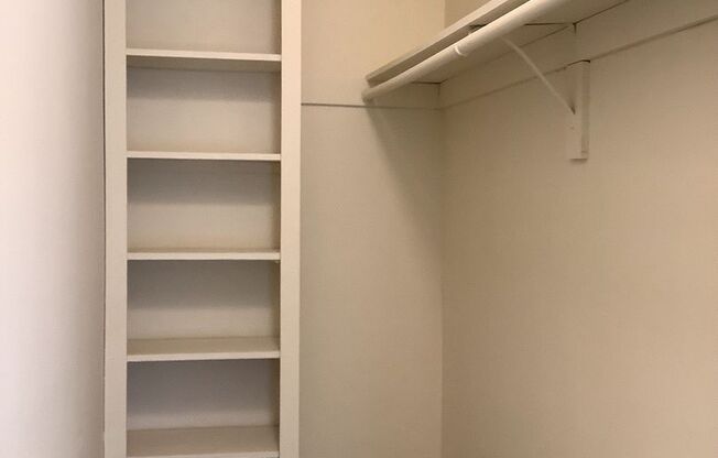 Apartment available in Great Culver City Location!