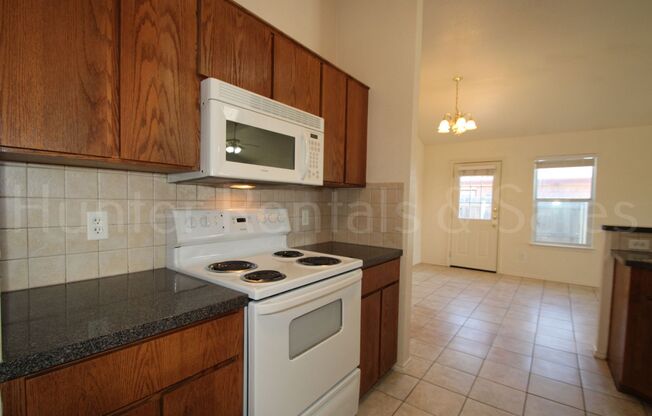 3 beds, 2 baths, $1,150, Unit Unit B